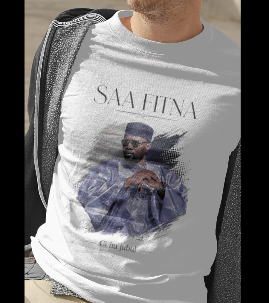 Saa Fitna Ci Nu Jubul Senegal Politics Blue Robe Man T-Shirt