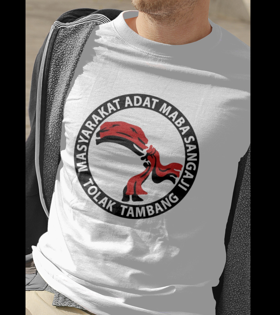 Masyarakat Adat Maba Sangaji Tolak Tambang Red Scarf T-Shirt