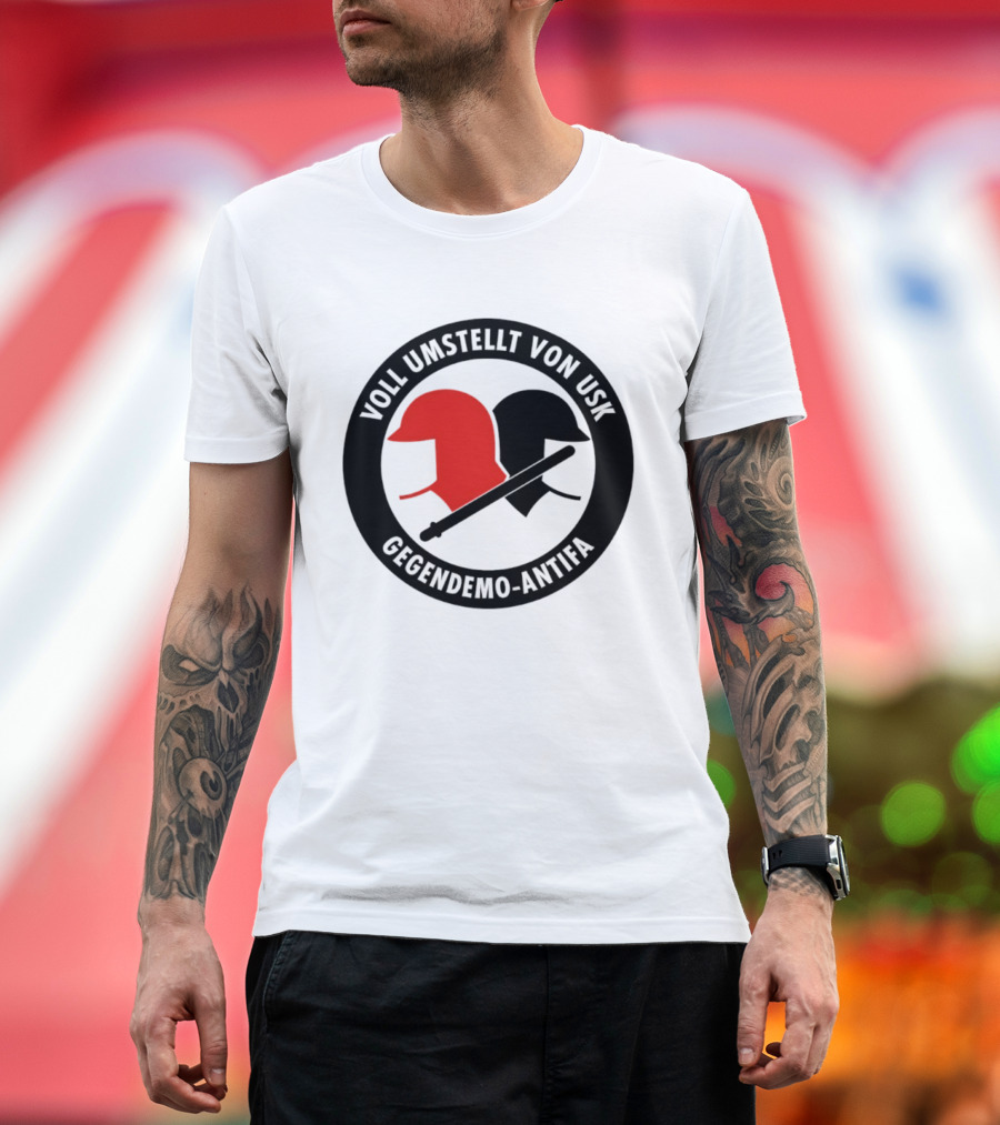 Voll Umstellt Von USK Gegendemo Antifa Helmet T-Shirt