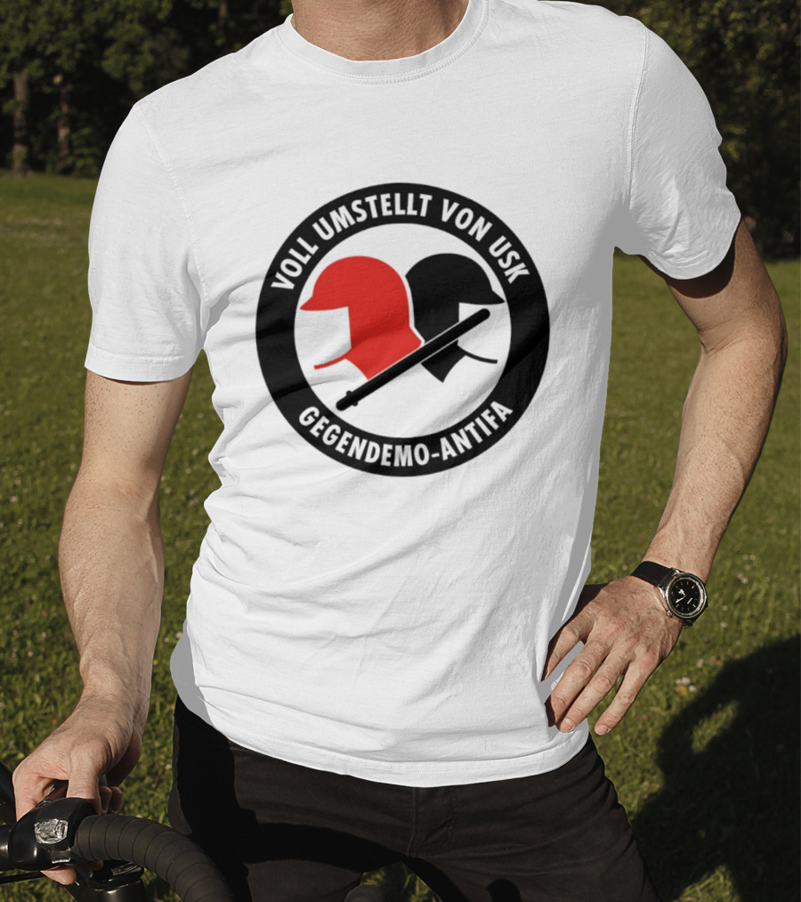 Voll Umstellt Von USK Gegendemo Antifa Helmet T-Shirt