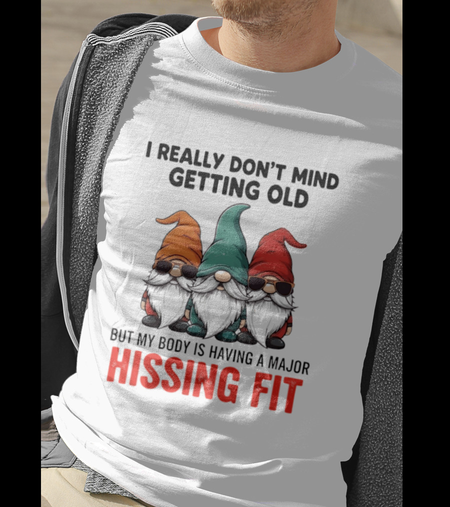I Really Don't Mind Getting Old Gnome Christmas But My Body Is Having A Major Hissing Fit T-Shirt