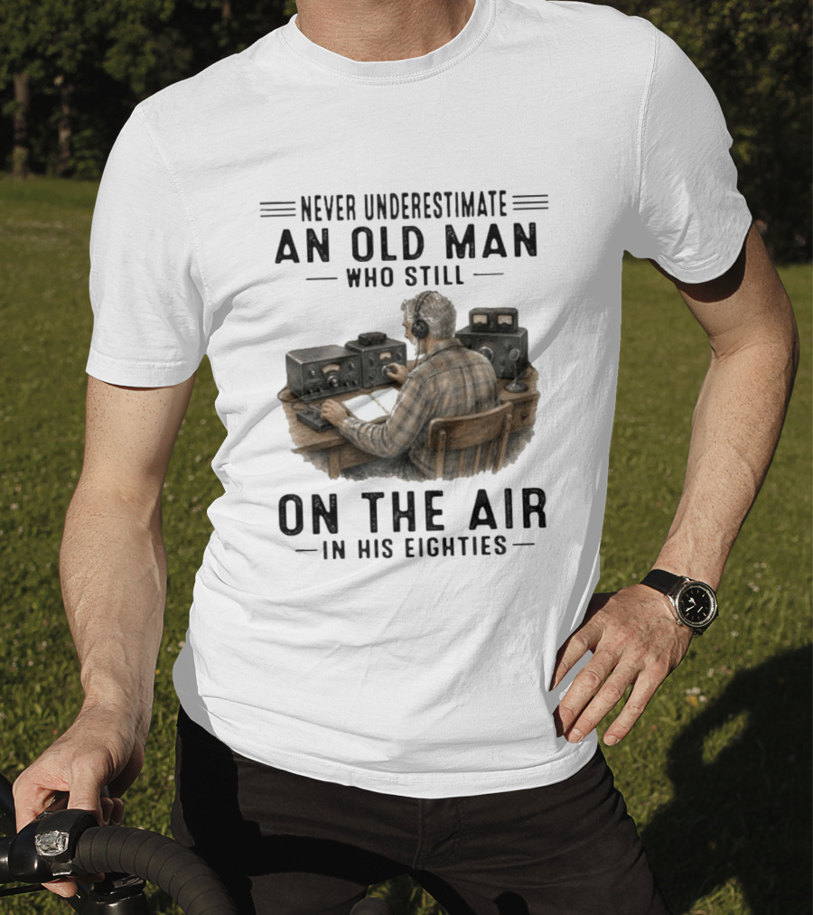 Never Underestimate An Old Man Who Still On The Air In His Eighties Vintage Radio T-Shirt
