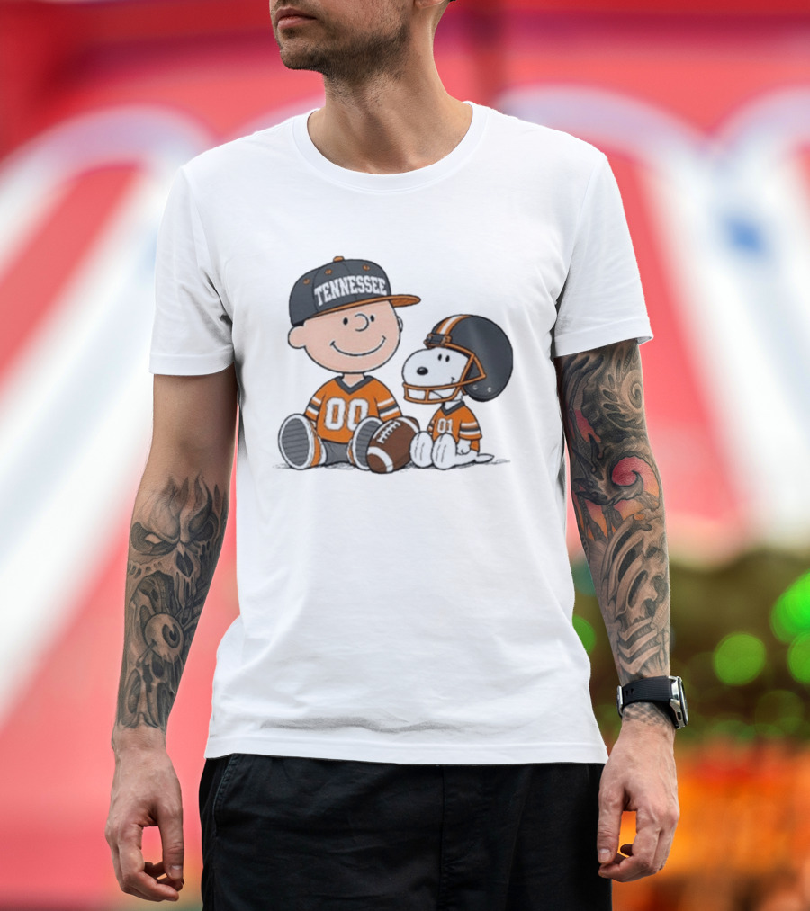 Tennessee Football Charlie Brown Snoopy Peanuts 00 01 T-Shirt