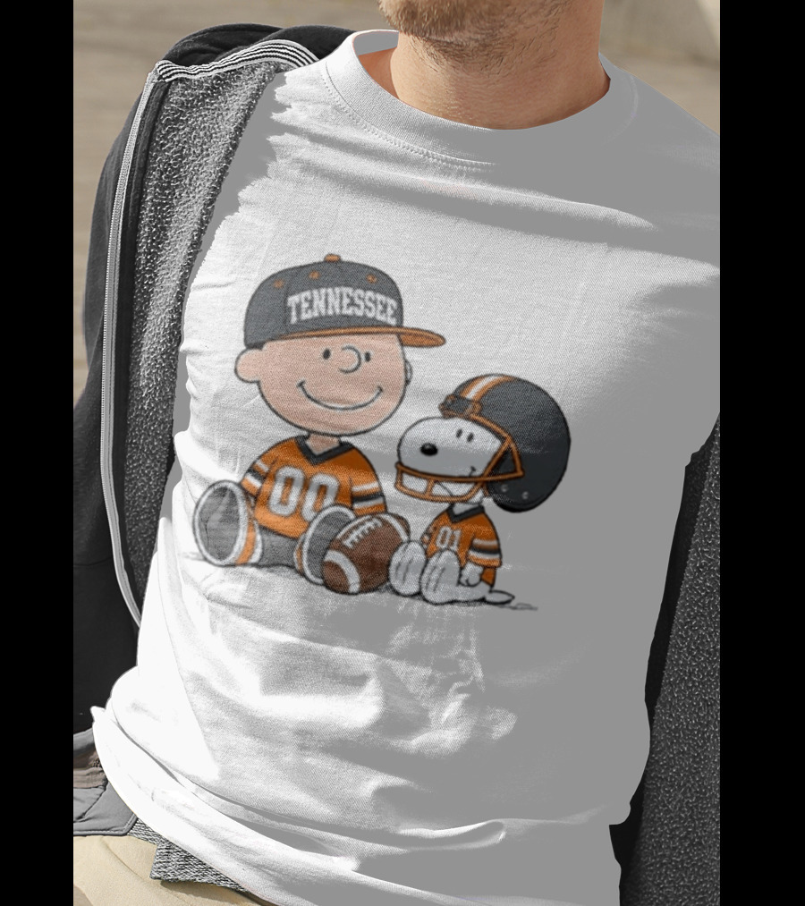 Tennessee Football Charlie Brown Snoopy Peanuts 00 01 T-Shirt