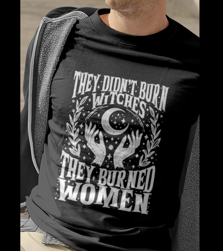 They Didn't Burn Witches They Burned Women Crescent Moon Hands Wreath T-Shirt