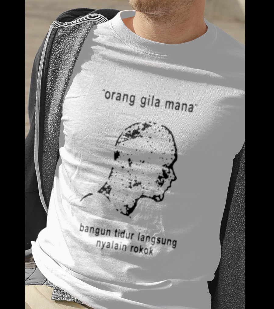 Orang Gila Mana Bangun Tidur Langsung Nyalain Rokok T-Shirt