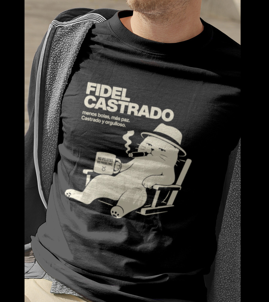 Fidel Castrado Menos Bolas Mas Paz Cat Con Silla Sombrero Cigarro T-Shirt