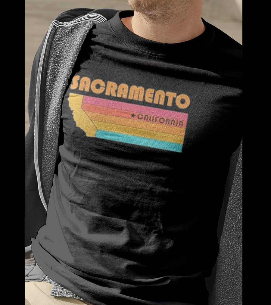 Sacramento California Retro Map Souvenir T-Shirt