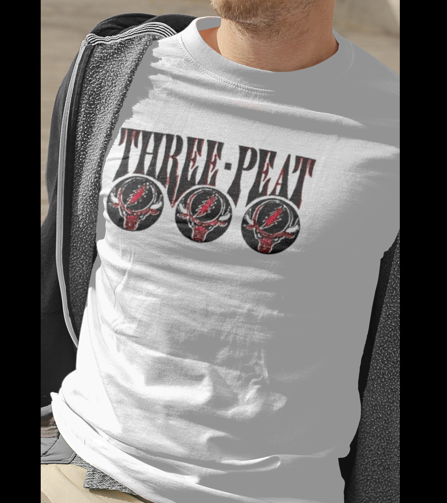 Grateful Chicago Bulls Three Peat Basketball Triumph T-Shirt