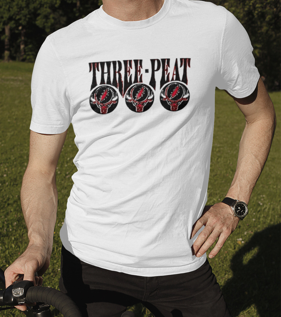 Grateful Chicago Bulls Three Peat Basketball Triumph T-Shirt