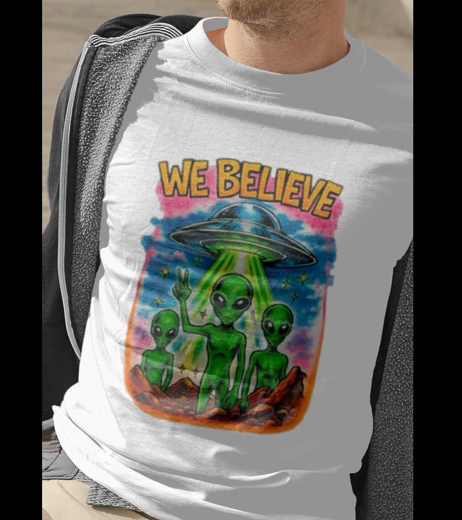 We Believe Aliens UFO Extraterrestrial Peaceful Green Aliens Stars Cosmic Scene T-Shirt