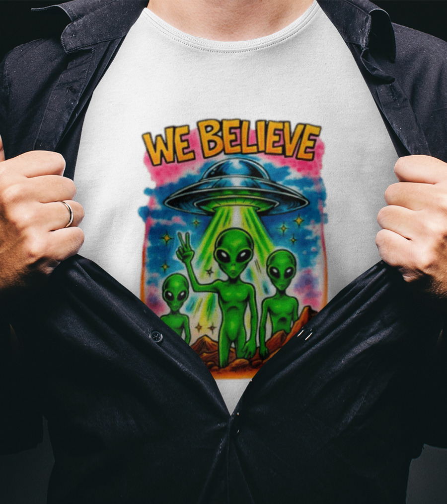 We Believe Aliens UFO Extraterrestrial Peaceful Green Aliens Stars Cosmic Scene T-Shirt