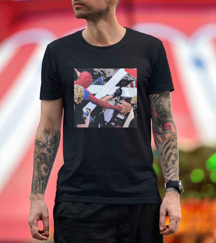 Minneapolis Spiderman Punching Police Protest Scene T-Shirt