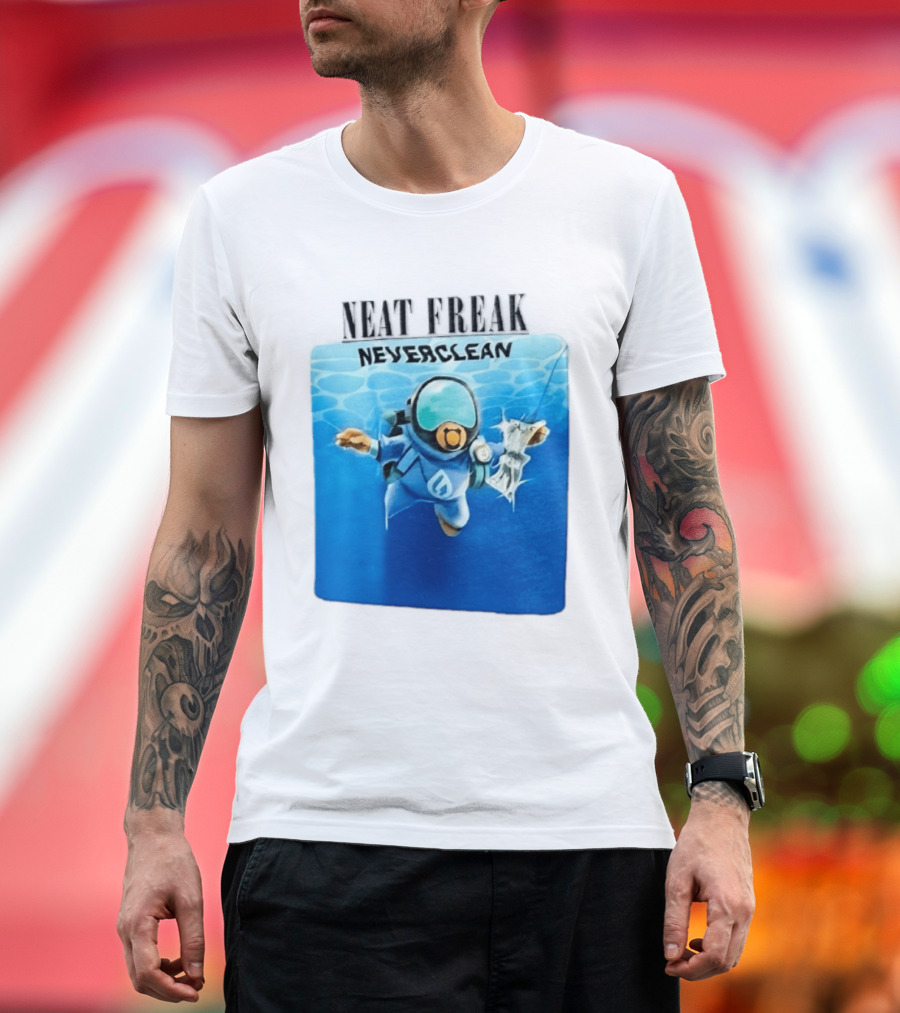 Neat Freak Neverclean Diver Catching Litter T-Shirt