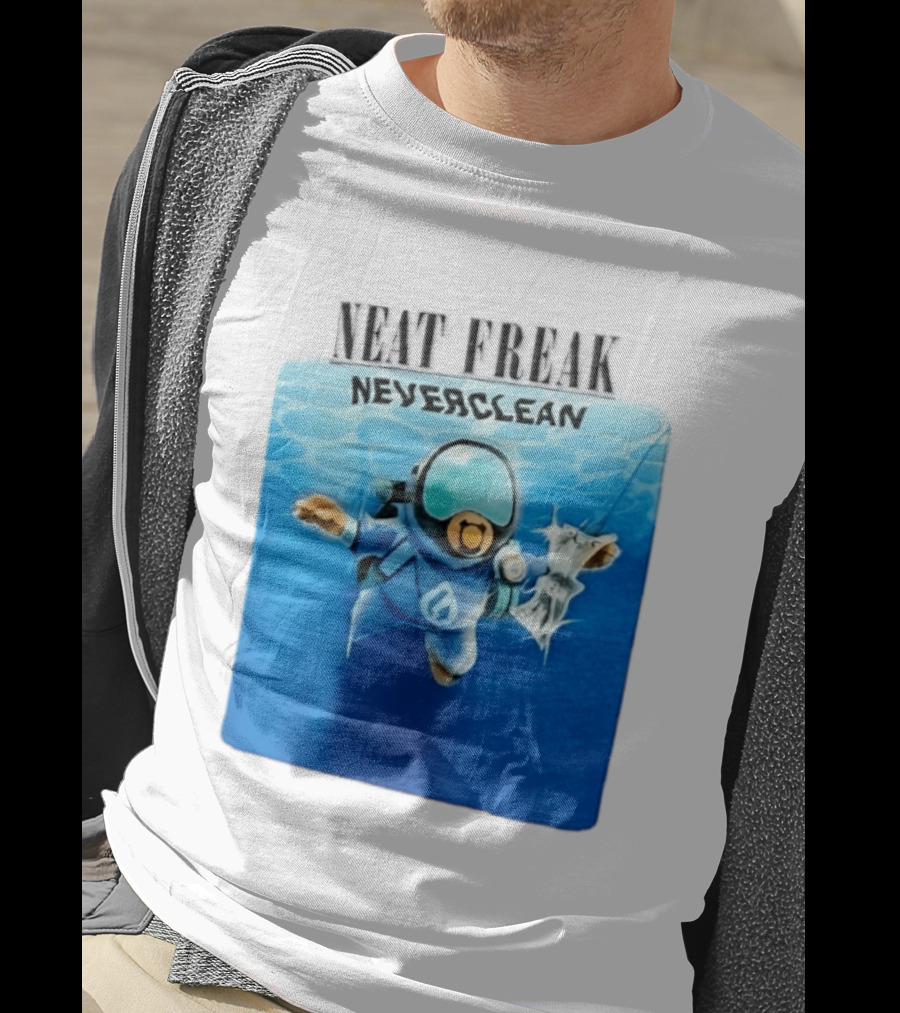 Neat Freak Neverclean Diver Catching Litter T-Shirt