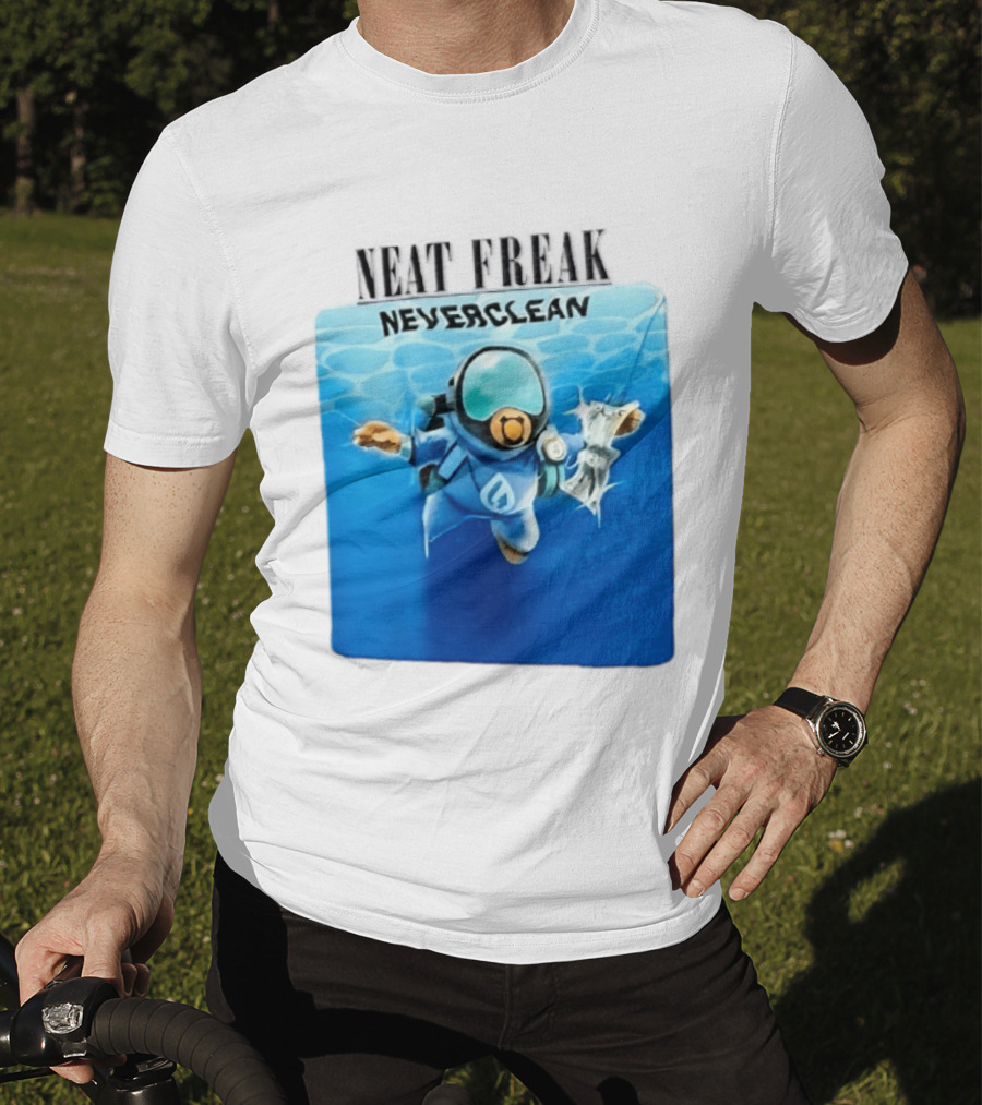 Neat Freak Neverclean Diver Catching Litter T-Shirt