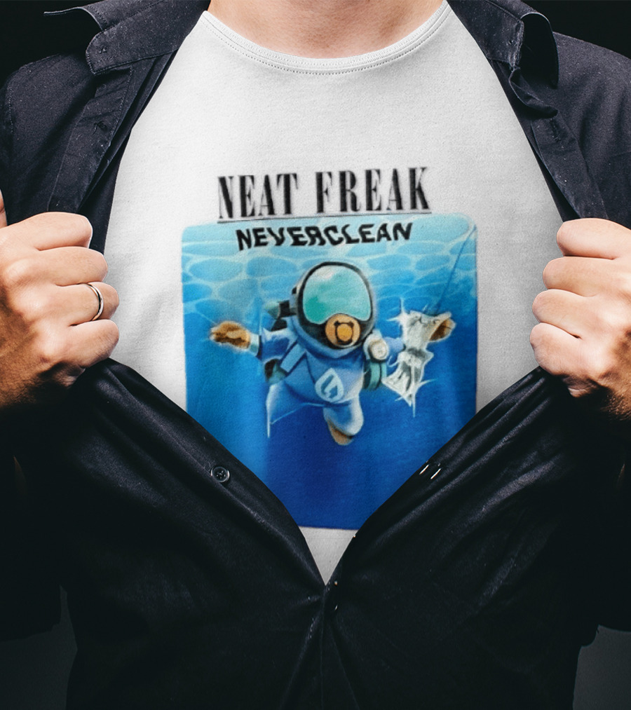 Neat Freak Neverclean Diver Catching Litter T-Shirt