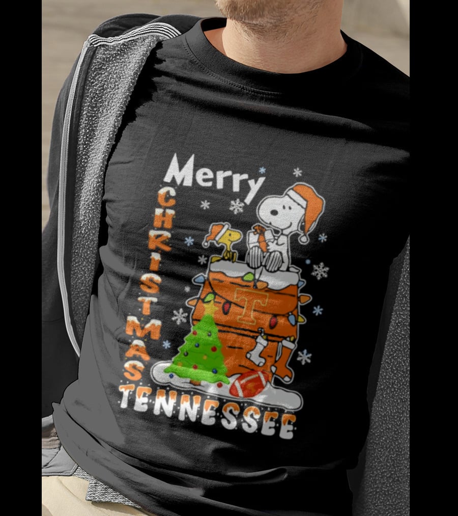 Snoopy Woodstock Christmas 2026 Tennessee Volunteers Football Santa Hat T-Shirt
