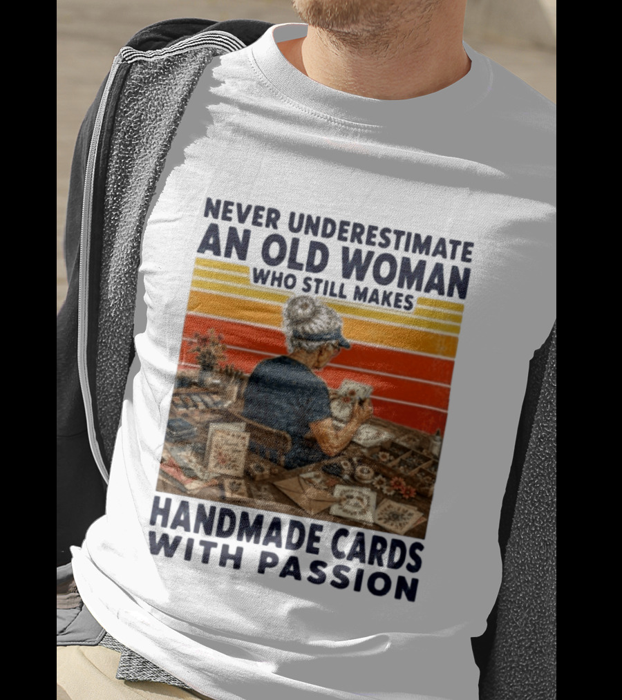 Never Underestimate An Old Woman Who Still Makes Handmade Cards With Passion Vintage Crafting Scene T-Shirt
