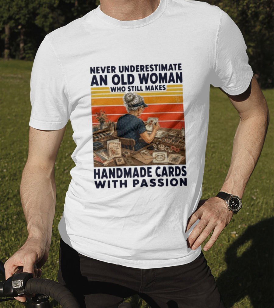 Never Underestimate An Old Woman Who Still Makes Handmade Cards With Passion Vintage Crafting Scene T-Shirt