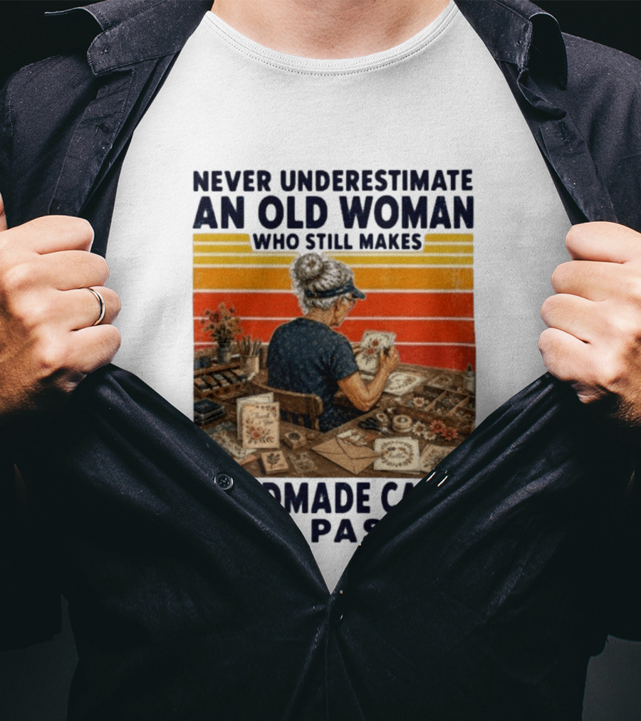 Never Underestimate An Old Woman Who Still Makes Handmade Cards With Passion Vintage Crafting Scene T-Shirt