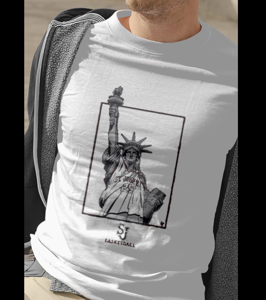 St John's Basketball New York's Team Statue Of Liberty SI Image T-Shirt