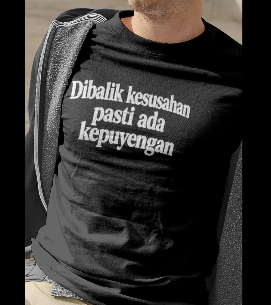 Dibalik Kesusahan Pasti Ada Kepuyengan Humor Indonesia T-Shirt