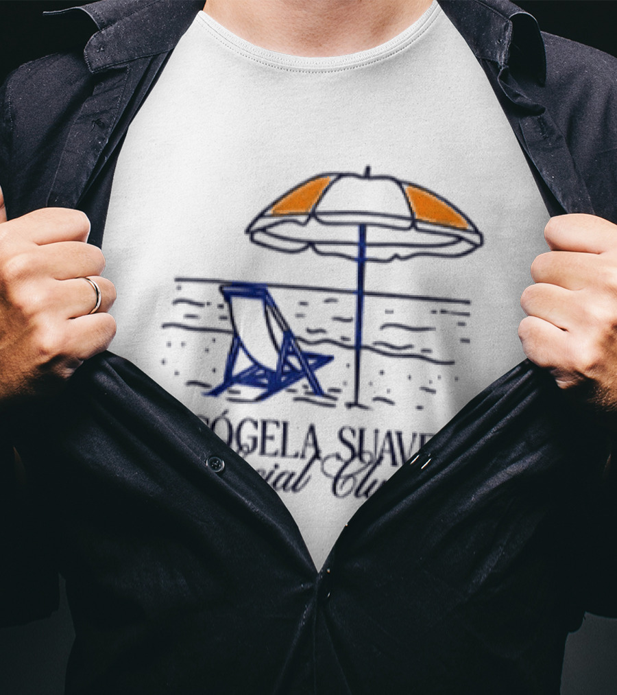 CógeLa Suave Social Club Esto Es Un Ratico Mañana No Se Sabe Playa Y Sombrilla T-Shirt
