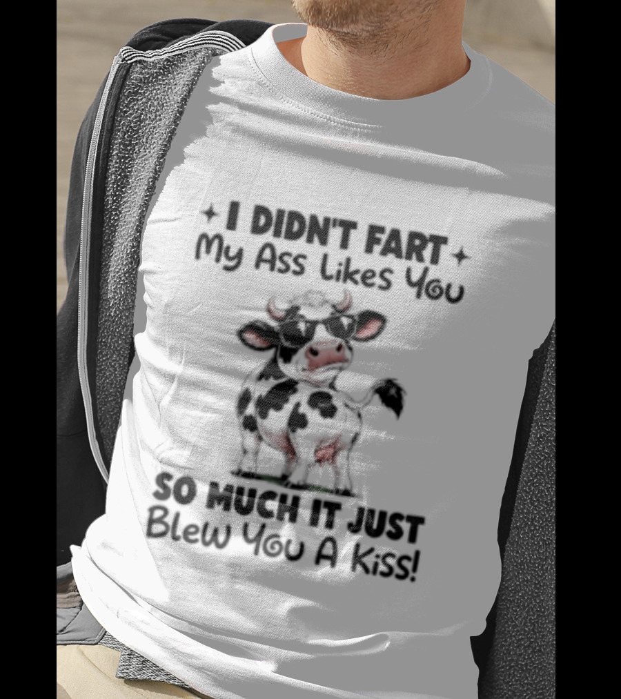 I Didn't Fart My Ass Likes You So Much It Just Blew You A Kiss Cow Cartoon Humorous T-Shirt