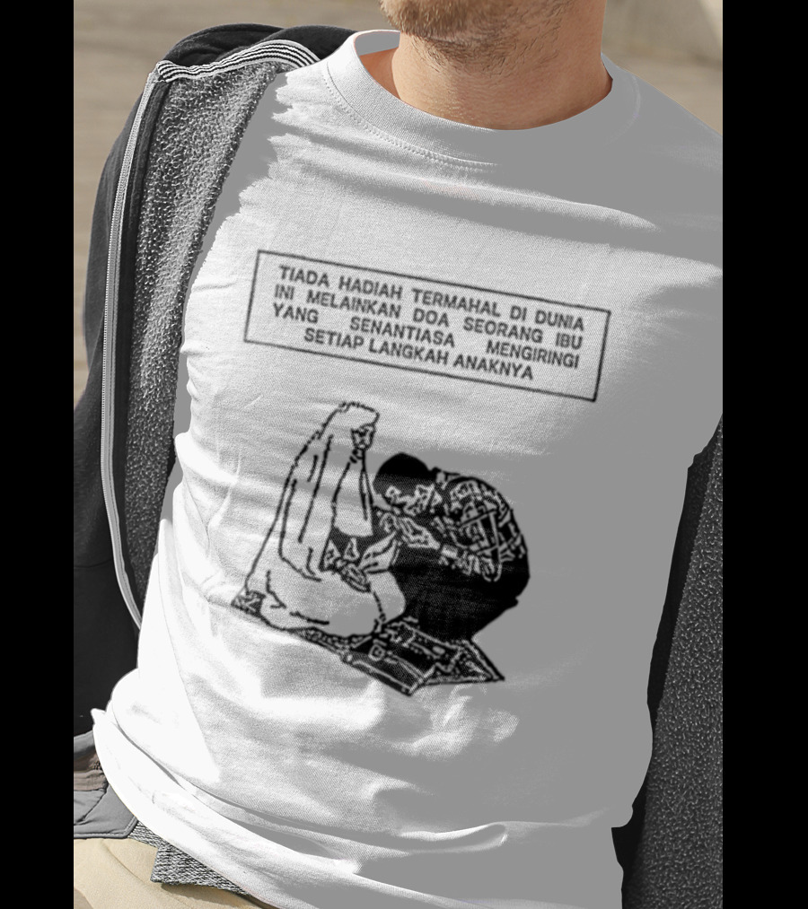 Tiada Hadiah Termahal Di Dunia Melainkan Doa Seorang Ibu Silhouette Scene T-Shirt