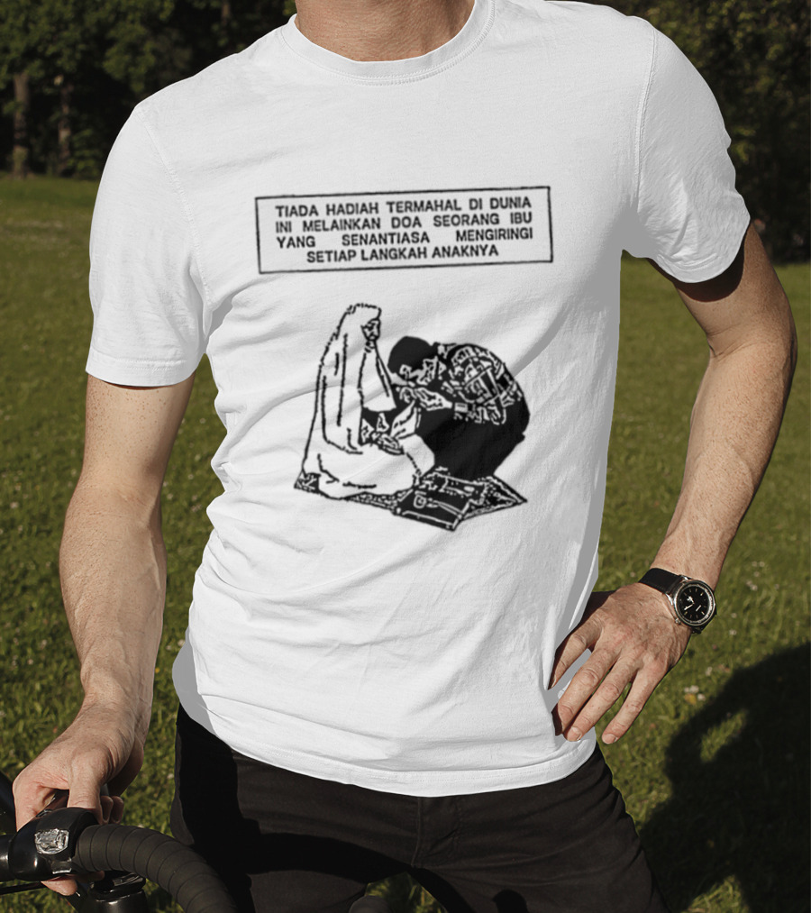 Tiada Hadiah Termahal Di Dunia Melainkan Doa Seorang Ibu Silhouette Scene T-Shirt