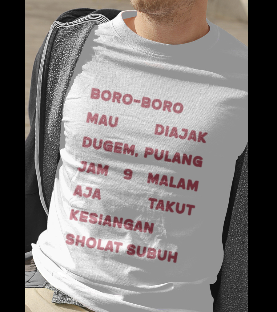 Boro Boro Mau Diajak Dugem Pulang Jam 9 Malam Aja Takut Kesiangan Sholat Subuh Viral Phrase Indonesia T-Shirt