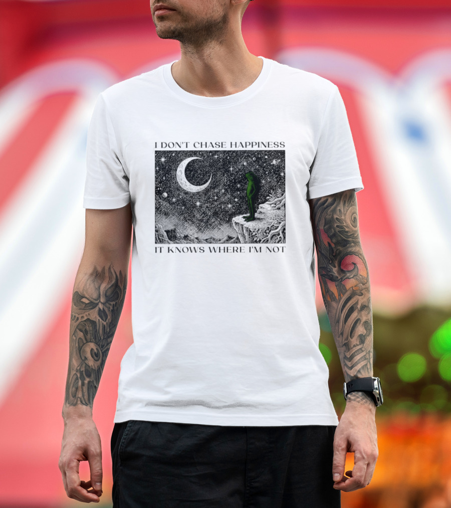 I Don't Chase Happiness It Knows Where I'm Not Frog Moonlit Starry Night T-Shirt