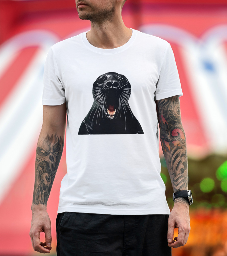 Screaming Black Seal Meme Hilarious Animal Expression T-Shirt