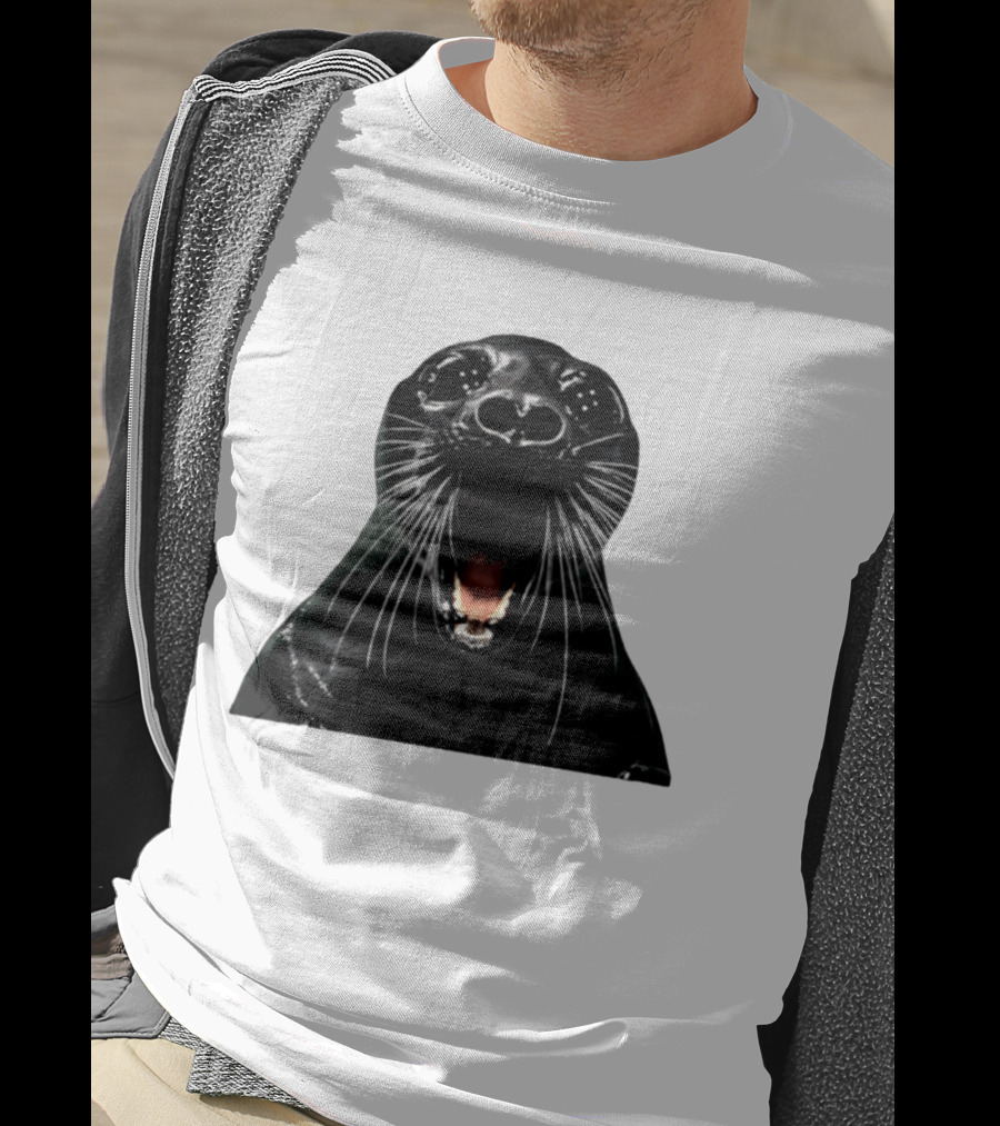 Screaming Black Seal Meme Hilarious Animal Expression T-Shirt
