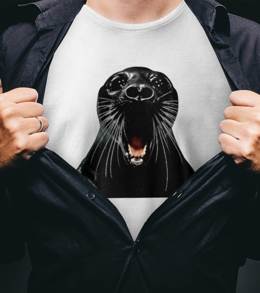 Screaming Black Seal Meme Hilarious Animal Expression T-Shirt