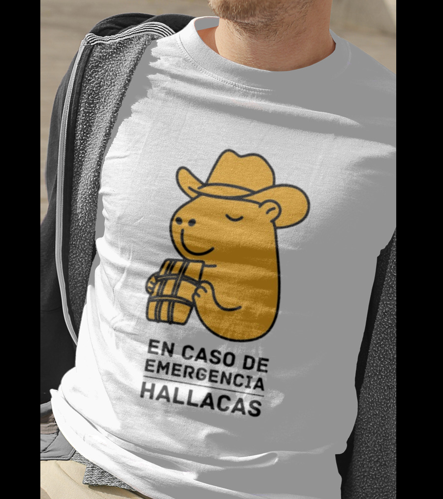 En Caso De Emergencia Hallacas Capybara Cowboy Hat T-Shirt