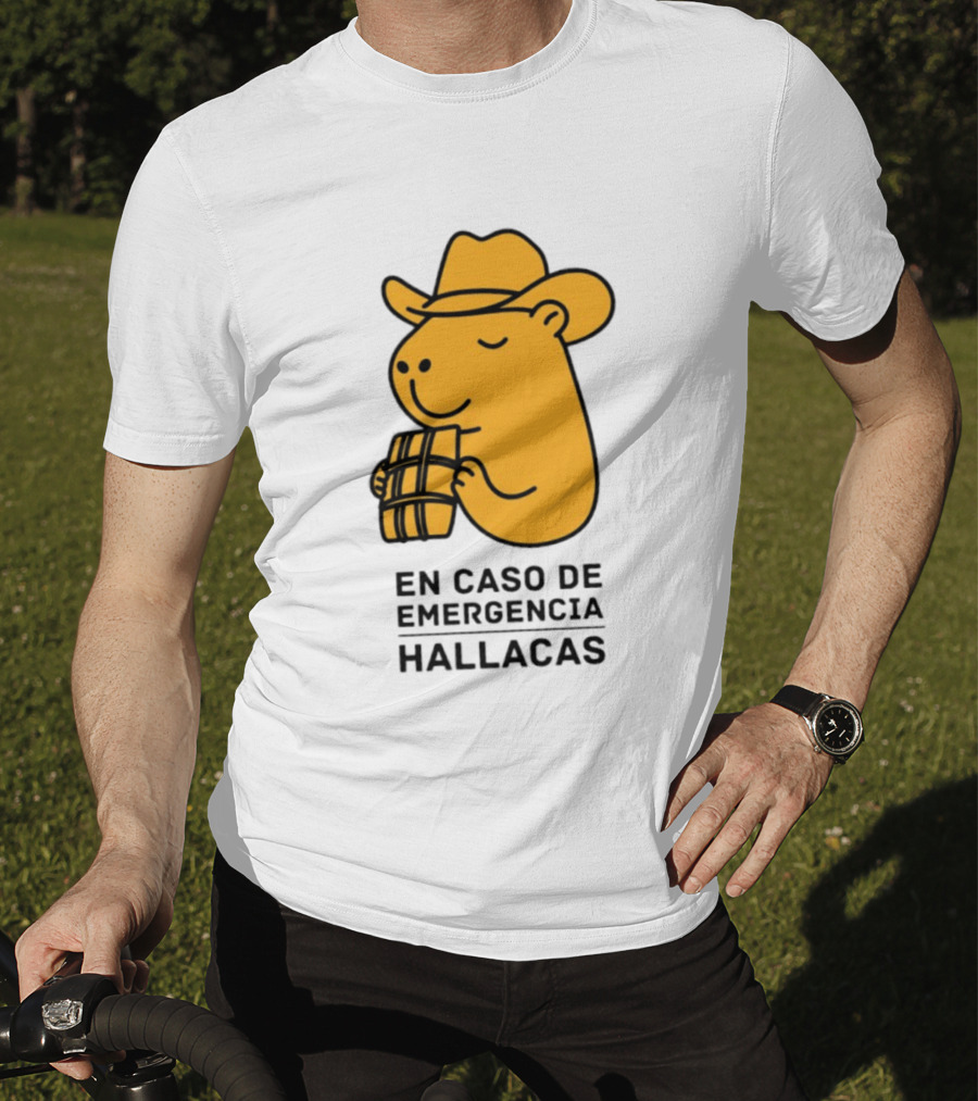 En Caso De Emergencia Hallacas Capybara Cowboy Hat T-Shirt