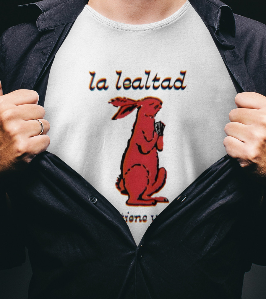La Lealtad Siempre Tiene Un Precio Conejo Rojo T-Shirt