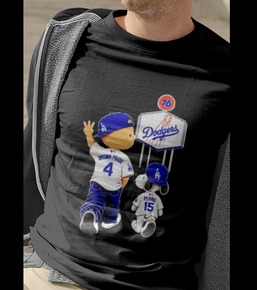 Charlie Brown Snoopy Los Angeles Dodgers Brown Pride Perro Baseball 76 T-Shirt