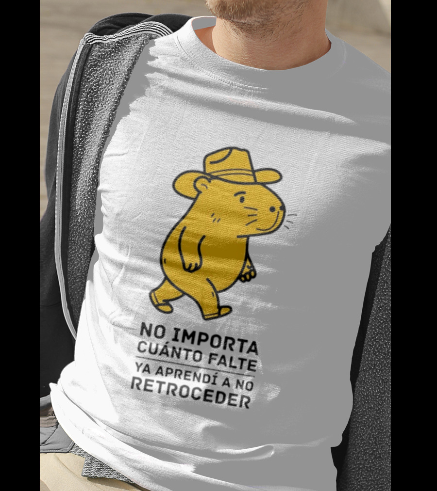 Capybara No Importa Cuánto Falte Ya Aprendí A No Retroceder Sombrero Amarillo T-Shirt