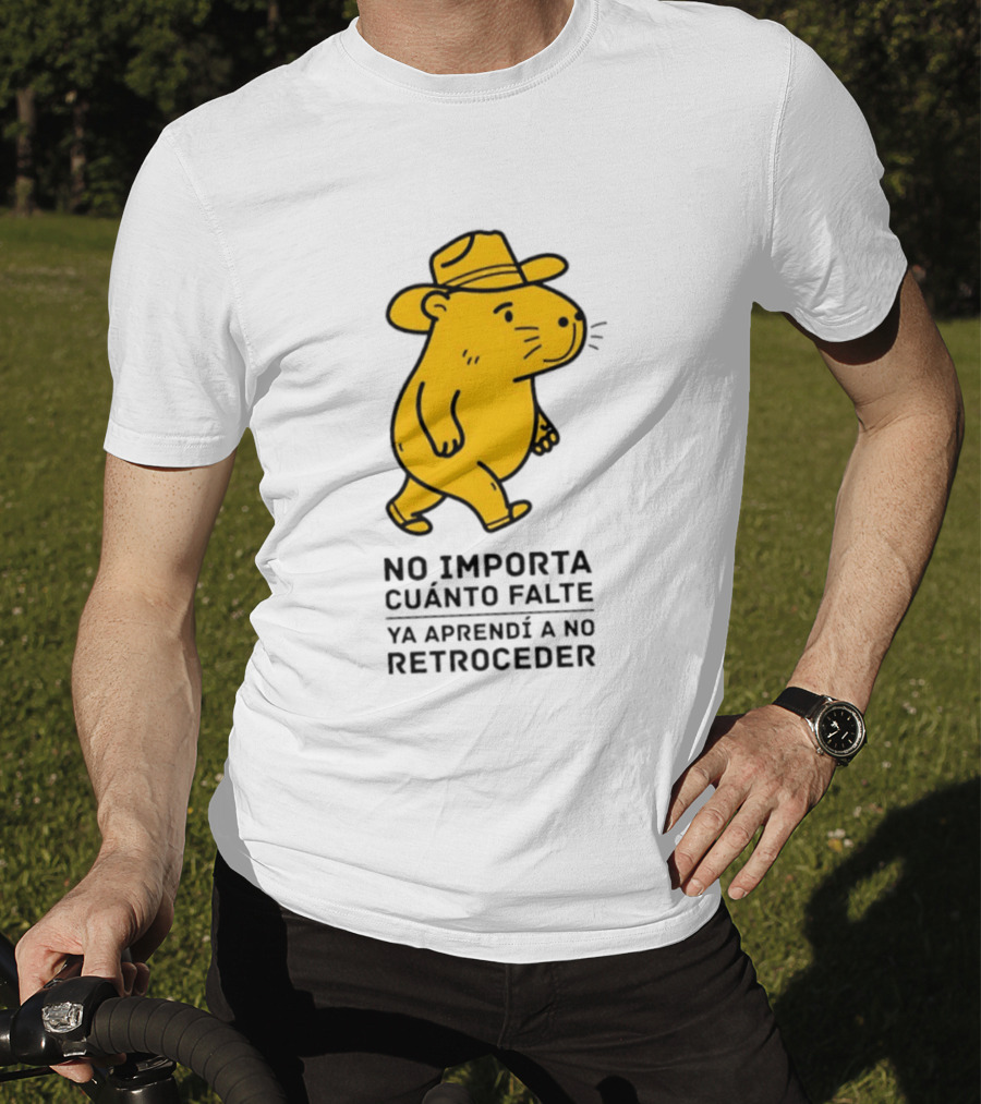 Capybara No Importa Cuánto Falte Ya Aprendí A No Retroceder Sombrero Amarillo T-Shirt
