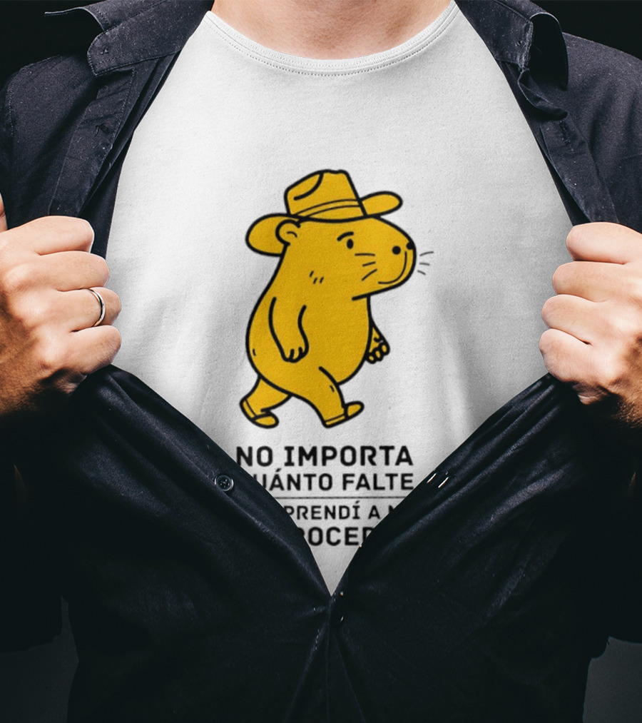 Capybara No Importa Cuánto Falte Ya Aprendí A No Retroceder Sombrero Amarillo T-Shirt