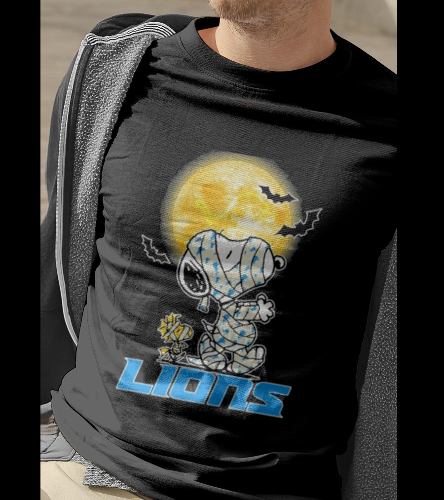 Detroit Lions Snoopy Halloween 2026 Full Moon Bat Holiday T-Shirt