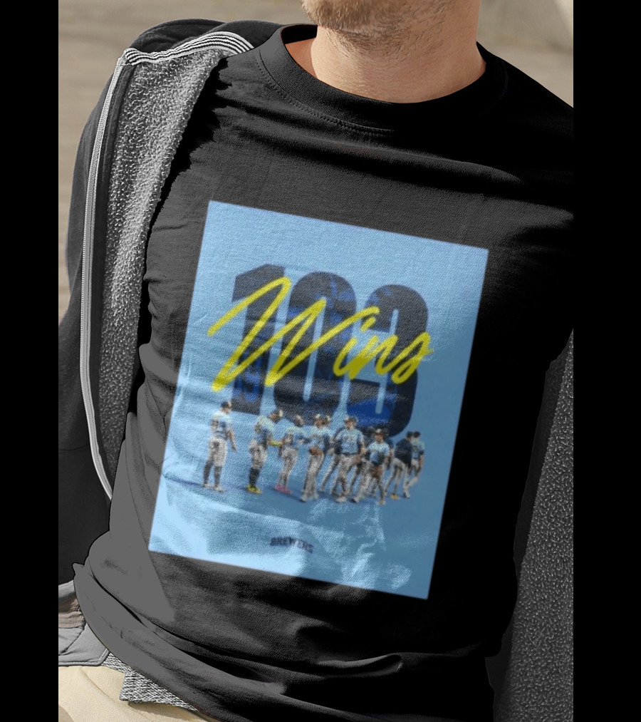 Milwaukee Brewers 103 Wins Celebration Team Huddle T-Shirt