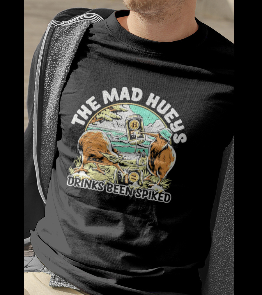 The Mad Hueys Drinks Been Spiked Kiwi Bird Surfing Beach Scene T-Shirt