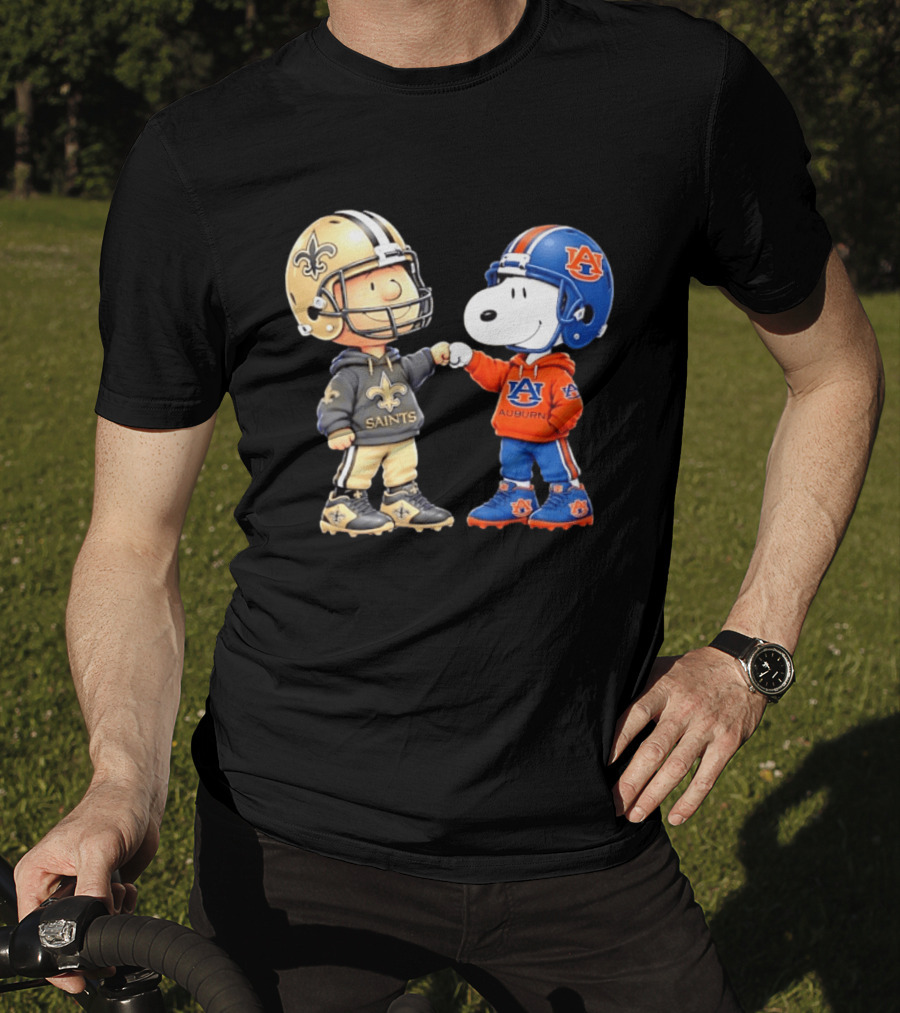 Charlie Brown Saints And Snoopy Auburn Tigers Fist Bump Football T-Shirt