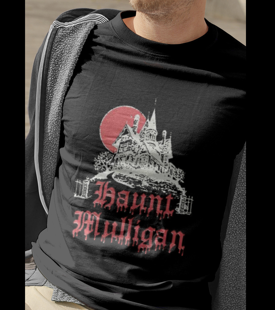 Hot Mulligan Haunted House Halloween Castle 2026 T-Shirt