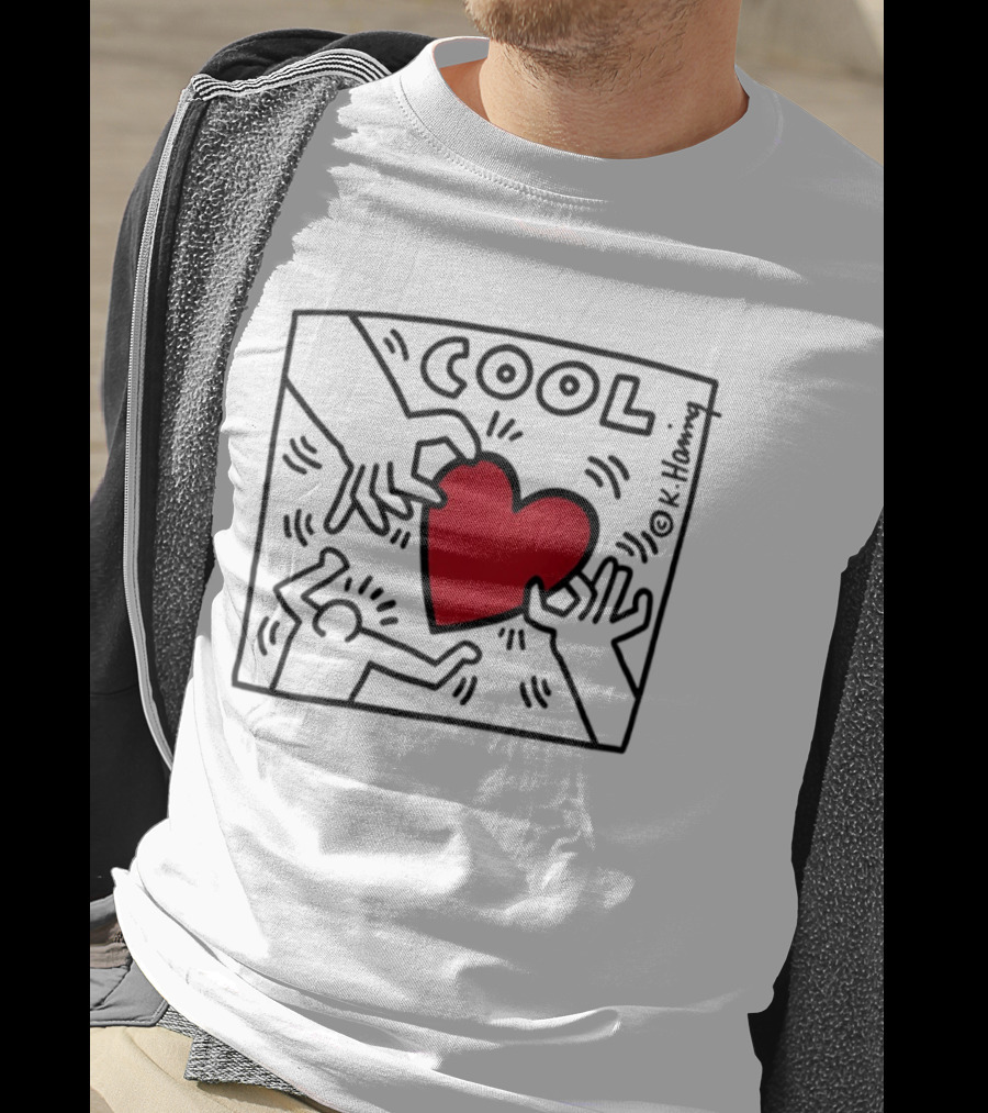 Keith Haring Cool Red Heart Two People Holding Hands Art 90s T-Shirt