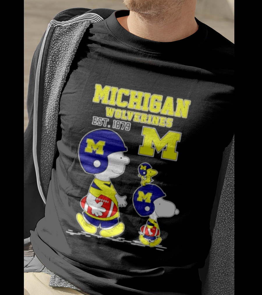Michigan Wolverines EST 1879 Snoopy Charlie Brown Football Iconic M T-Shirt